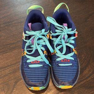 Nike LeBron Witness 7 basketball shoes